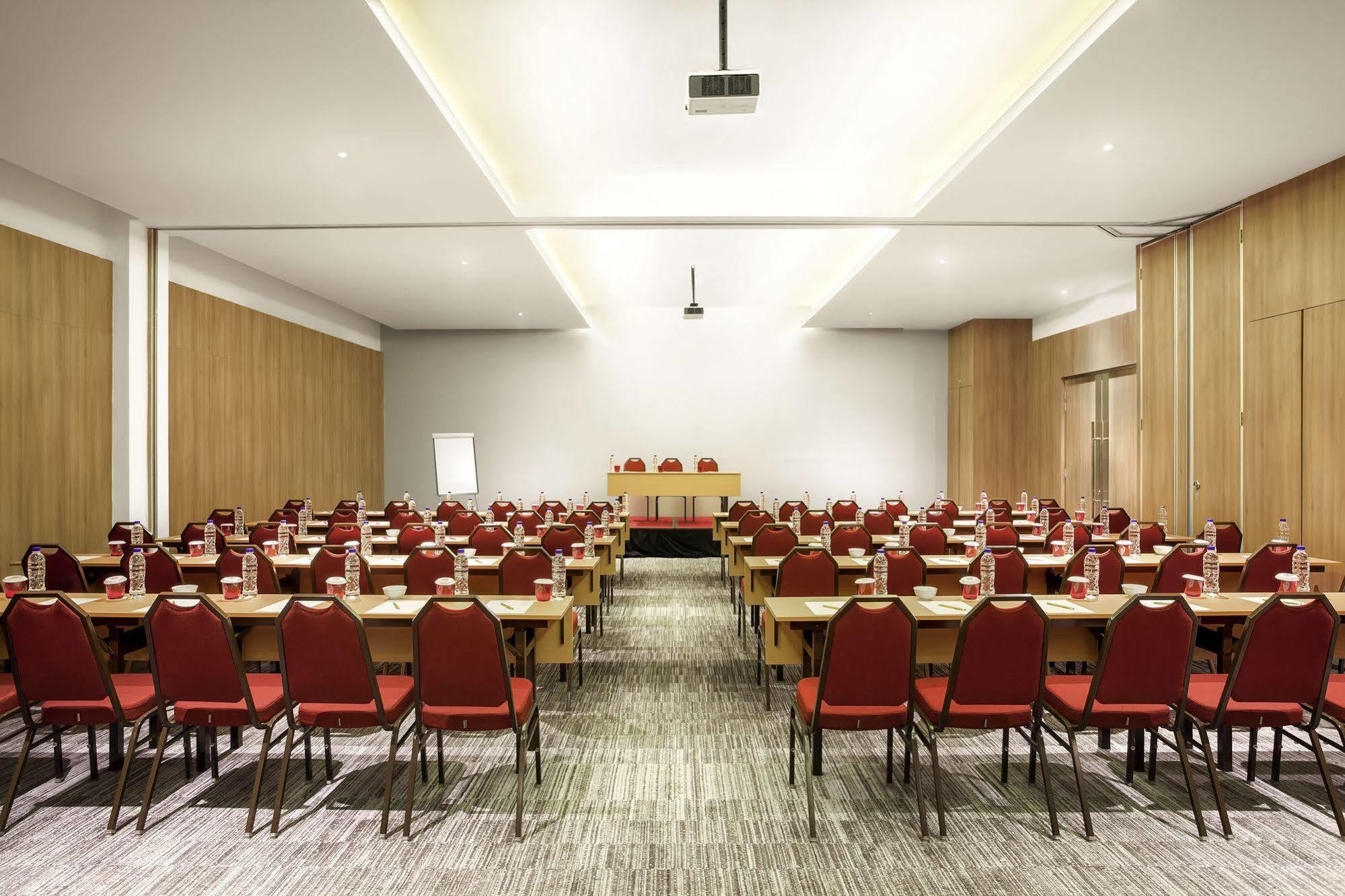 Ibis Makassar City Center Εξωτερικό φωτογραφία
